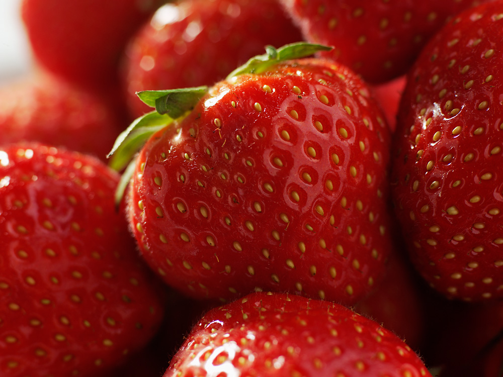 Ekologiska jordgubbar smakar riktig sommar