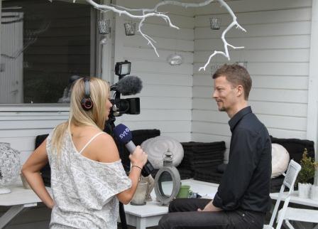 Sara Ringhagen från SVT Tvärsnytt intervjuar Jens